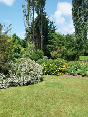 Jardin de l'établissement Agréable studio a la campagne et proche de la mer