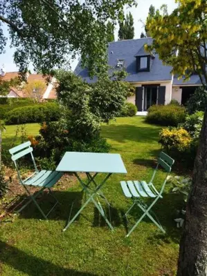Jardin de l'établissement Agréable studio a la campagne et proche de la mer