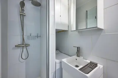 Salle de bains dans l'établissement Un Balcon sur la Mer - Appt à 30m de la plage