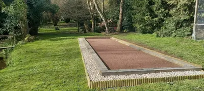 Jardin de l'établissement Le Moulin de Benneville chambres d'hôtes, petit déjeuner compris