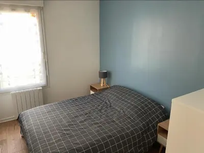 Un ou plusieurs lits dans un hébergement de l'établissement Appartement 2 chambres - 50m de la mer - parking