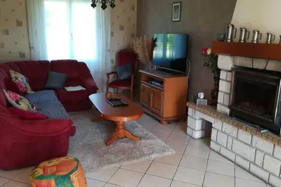 Télévision ou salle de divertissement dans l'établissement La Vallée en Cotentin