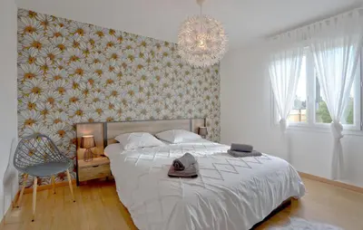 Un ou plusieurs lits dans un hébergement de l'établissement 2 Bedroom Stunning Home In Créances