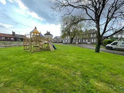 Aire de jeux pour enfants de l'établissement La Maison des Amis en Normandie