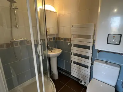 Salle de bains dans l'établissement Accès direct plage, T3 mezzanine, 4 pers, balcon, parking, proche thalasso à Cabourg - FR-1-487-357