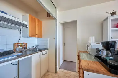 Cuisine ou kitchenette dans l'établissement La Longue Vue - Appt face à la mer