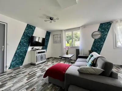 Télévision ou salle de divertissement dans l'établissement Maison avec jardin centre ville