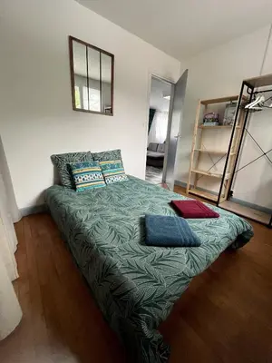 Un ou plusieurs lits dans un hébergement de l'établissement Maison avec jardin centre ville