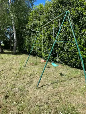 Aire de jeux pour enfants de l'établissement GITE 4 MN DE LA mer et cabourg, piscine, cheminée, table de ping pong, balançoire
