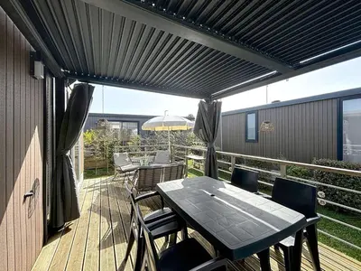 Balcon ou terrasse dans l'établissement Mobil-home Grand Confort à Jullouville - Plage, Piscine Chauffée, Fitness et Parking - FR-1-361A-66
