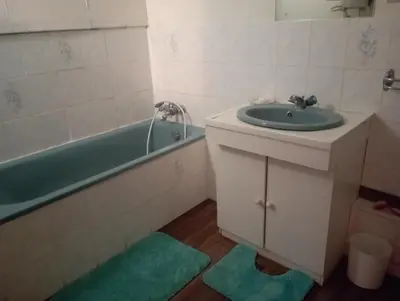 Salle de bains dans l'établissement Saint Pair sur Mer 50 m de la plage