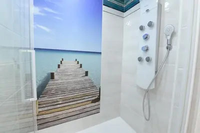 Salle de bains dans l'établissement exceptionnelle maison de charme à 50m du port et de sa plage