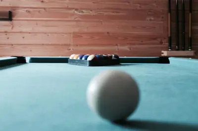Billard dans l'établissement Duplex accès jacuzzi illimité M