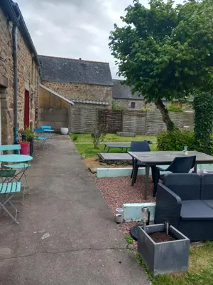 Jardin de l'établissement Chambre d'hôte de la baronne