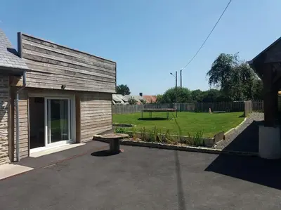 Jardin de l'établissement Chez Titian Vue sur le Mont St Michel