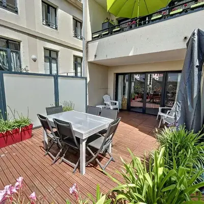 Appartement PMR avec Terrasse au Cœur de Granville