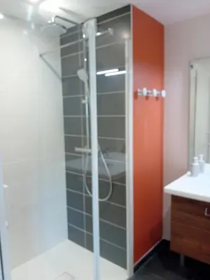 Salle de bains dans l'établissement BELLEVUE SUR MER