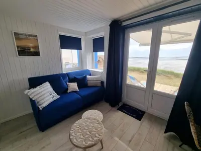 Coin salon dans l'établissement Petite maison avec jardin face mer