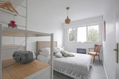 Un ou plusieurs lits dans un hébergement de l'établissement Appt agréable avec balcon au sud-ouest de Caen