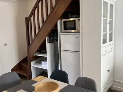 Cuisine ou kitchenette dans l'établissement **Cottage 6 pers à Cabourg - Proche plage et thalasso, jardin, parking, Wi-Fi gratuit** - FR-1-487-358