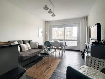 Coin salon dans l'établissement Appartement T3 avec vue sur port, parking et WiFi - FR-1-746-6