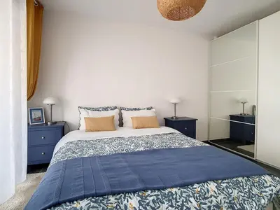 Un ou plusieurs lits dans un hébergement de l'établissement Appartement T3 avec vue sur port, parking et WiFi - FR-1-746-6