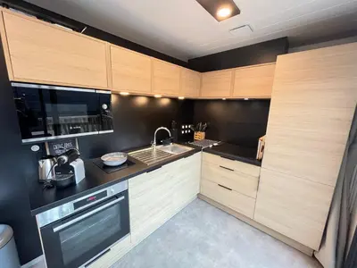 Cuisine ou kitchenette dans l'établissement Cottage Jullouville Piscine Chauffée Accès Plage Baie du Mont Saint Michel