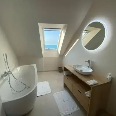 Granville / Maison entièrement rénovée à 100 m des plages