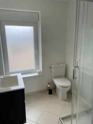 Salle de bains dans l'établissement Gite de bourg Pêni-Pênant