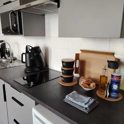 Cuisine ou kitchenette dans l'établissement Chez Adèle, au pied de l'Abbaye