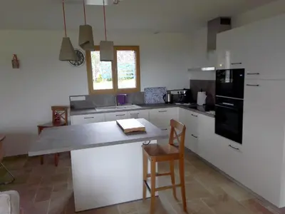 Cuisine ou kitchenette dans l'établissement gîte les jardins d'esteban