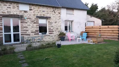 Jardin de l'établissement Gite à 5mn des plages et à 5mn de Granville