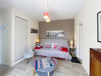Un ou plusieurs lits dans un hébergement de l'établissement Maison rénovée, à 300m de la plage et proche commerces, avec terrasse et jardin, tout confort - FR-1-361-131