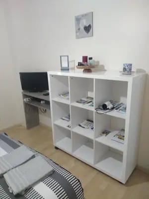 Télévision ou salle de divertissement dans l'établissement chambre carentan les marais aux calme très reposant