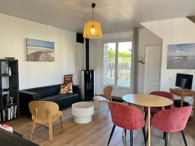 Coin salon dans l'établissement Maison rénovée à Agon-coutainville proche de la mer, classé meublé de tourisme 3 étoiles