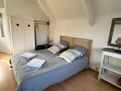 Un ou plusieurs lits dans un hébergement de l'établissement Maison rénovée à Agon-coutainville proche de la mer, classé meublé de tourisme 3 étoiles