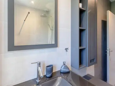 Salle de bains dans l'établissement Holiday Home Les Oiseaux by Interhome