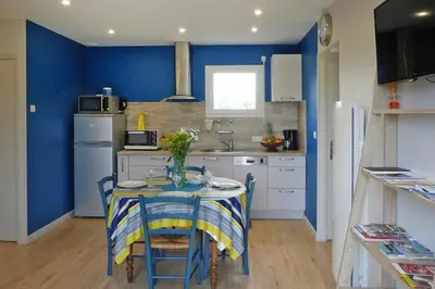 Cuisine ou kitchenette dans l'établissement Baie du Mont Saint Michel / Gîte de la Vaquerie 23