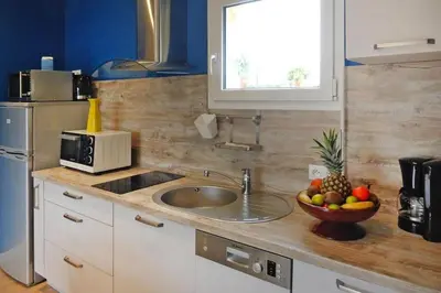 Cuisine ou kitchenette dans l'établissement Baie du Mont Saint Michel / Gîte de la Vaquerie 23