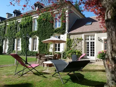 Jardin de l'établissement Domaine de Valmeray Gîte