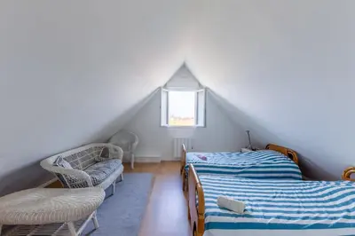 Un ou plusieurs lits dans un hébergement de l'établissement Villa de la Plage - à Ver sur Mer