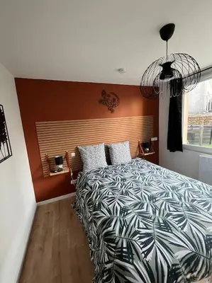 Un ou plusieurs lits dans un hébergement de l'établissement Beau Loft room proche mont saint Michel jaccuzi illimité en plein centre Avranches
