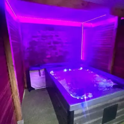 Beau Loft room proche mont saint Michel jaccuzi illimité en plein centre Avranches