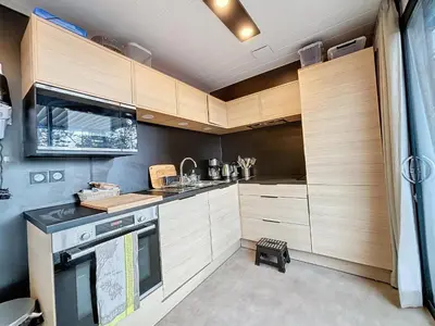 Cuisine ou kitchenette dans l'établissement Chalet de standing pour 4 pers., piscine couverte et chauffée, à deux pas de la plage, Wi-Fi gratuit - FR-1-361-515