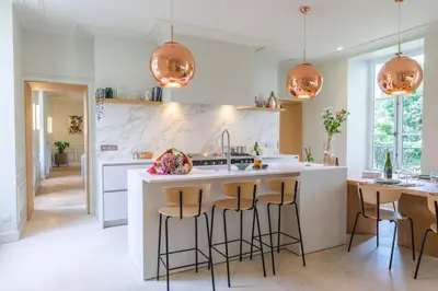 Cuisine ou kitchenette dans l'établissement Historic 18th-Century Mansion - 3 BR - Bayeux - Garden & Museums Nearby