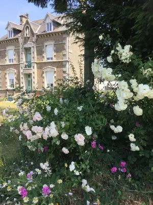 Jardin de l'établissement Le Presbytère Chambre D'Hôtes