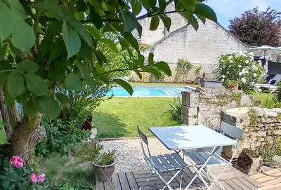 Piscine de l'établissement Le Clos de l'Aiguillon ou située à proximité