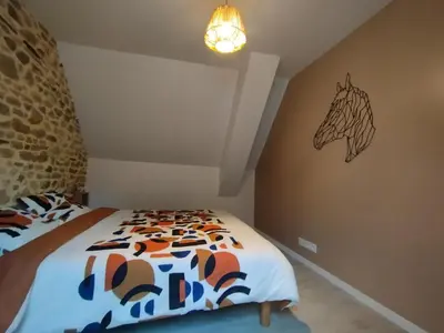 Un ou plusieurs lits dans un hébergement de l'établissement Jolie maison au calme et proche mer avec spa en option