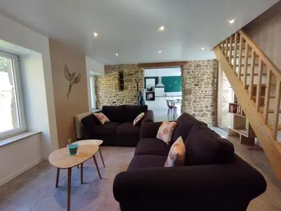 Coin salon dans l'établissement Jolie maison au calme et proche mer avec spa en option