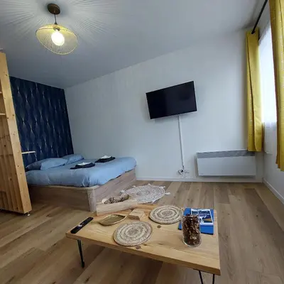 Télévision ou salle de divertissement dans l'établissement La Pause Valognaise 